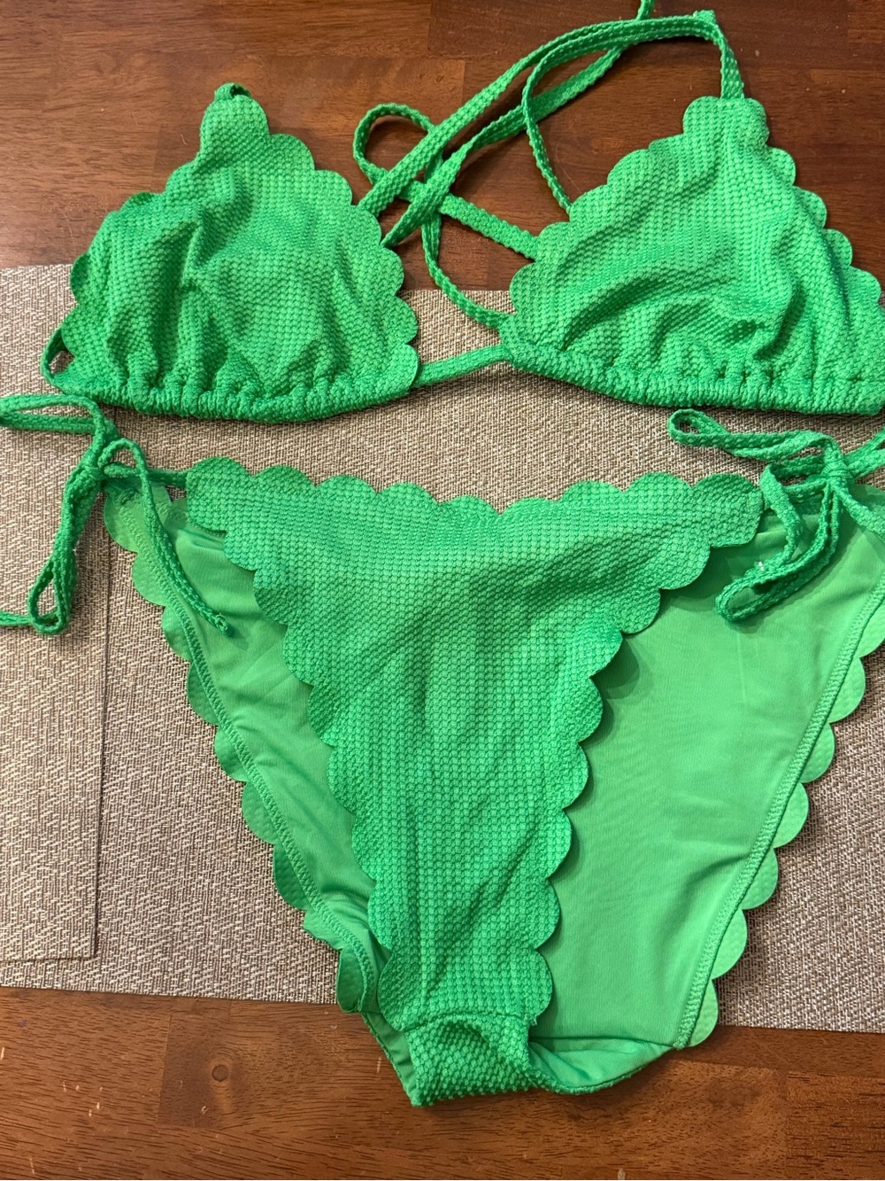 Aerie scalloped bikini in Kelly green